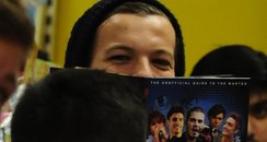 Louis Tomlinson reads a book on The Wanted.
