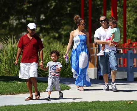 Jennfier Lopez with her children and Casper Smart.