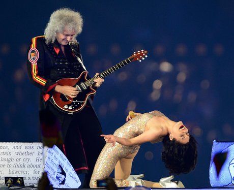 Jessie J joins Queen to play the closing ceremony.