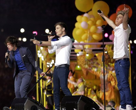 The 'One Thing' stars joined legendary performers on the ...