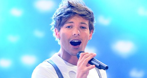 Louis Tomlinson of One Direction on stage