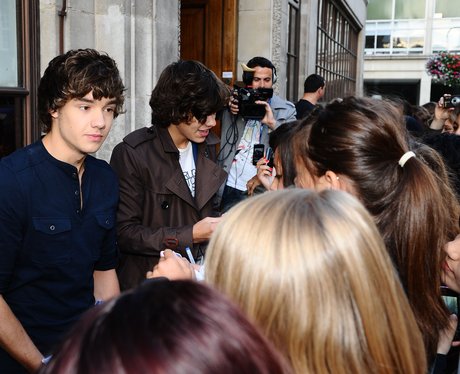 4. He Always Takes Time To Talk To His Fans - 20 Reasons We Love Liam ...