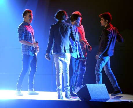 One Direction performs a the MTV VMA 2012 awards