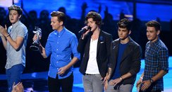 One Direction performs a the MTV VMA 2012 awards