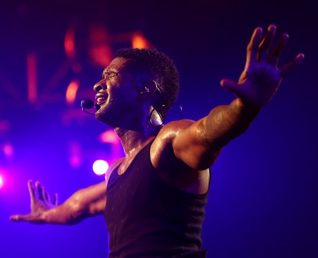 Usher performs live at the itunes festival