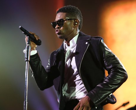 Usher performs live at the itunes festival
