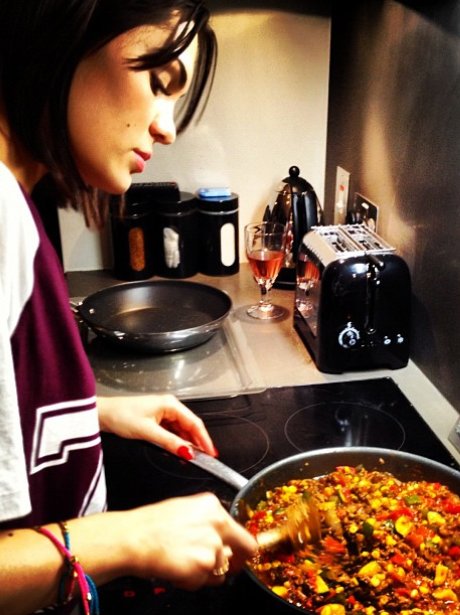 Jessie J cooking