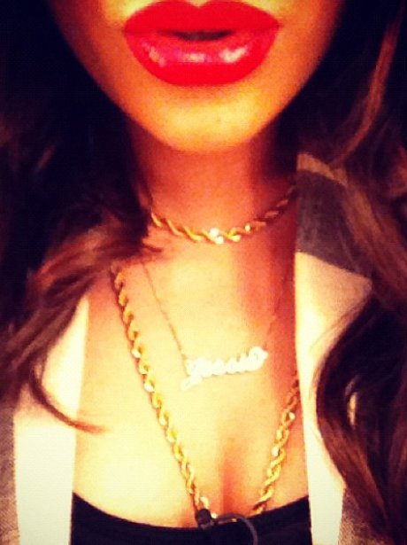 Jessie j wearing red lipstick