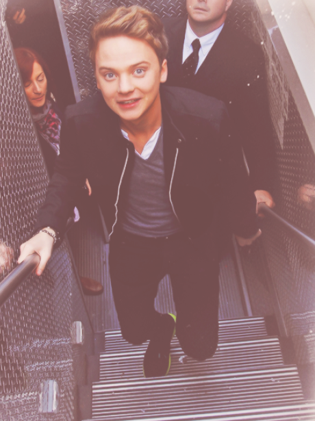 Conor Maynard tour bus
