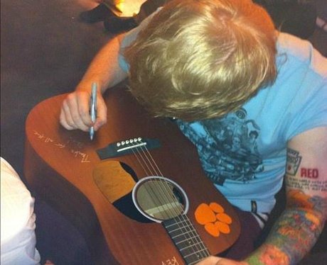 Ed Sheeran shows off his 'Red' tattoo