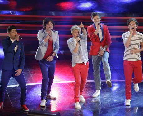 One Direction perform live in Italy