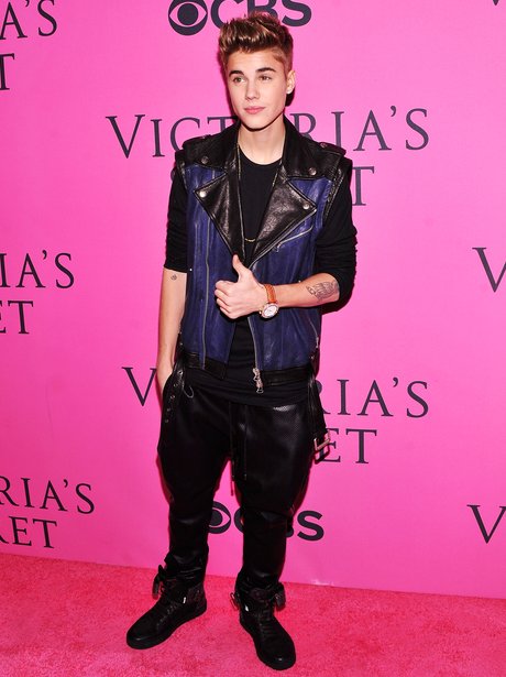 Justin Bieber Shows Off His Rockstar Style In A Full Leather Ensemble Victoria S Capital