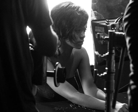 Rihanan on 'Diamonds' video set
