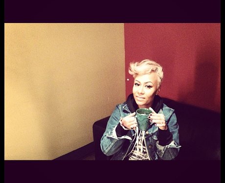 Emeli Sande drinking lemon and ginger