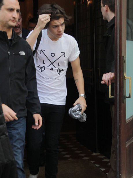 Harry Styles leaves Taylor Swift's hotel