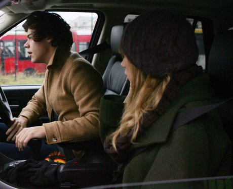 Harry Styles takes Taylor Swift to the airport
