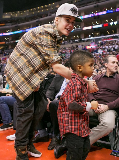 Justin Bieber babysits Chris Paul Jr