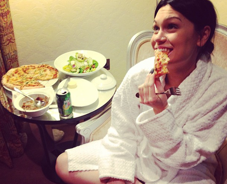 Jessie j eating pizza