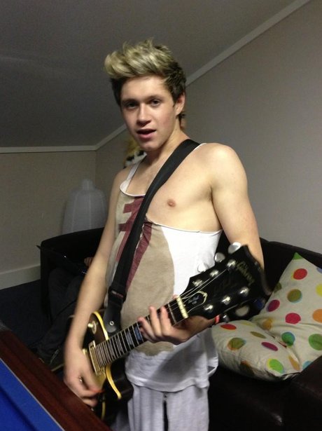 Nial Horan playing the guitar