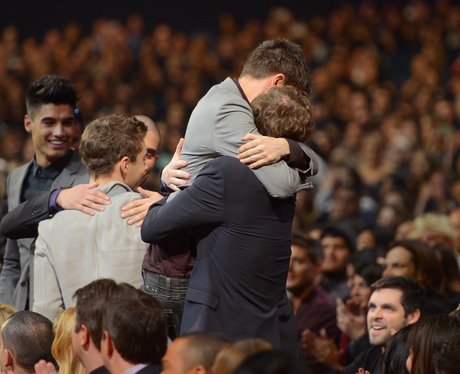 The Wanted hugging at the People's Choice Awards 2013