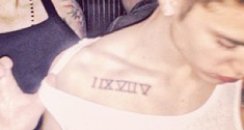 Justin Bieber shows off his new tattoo