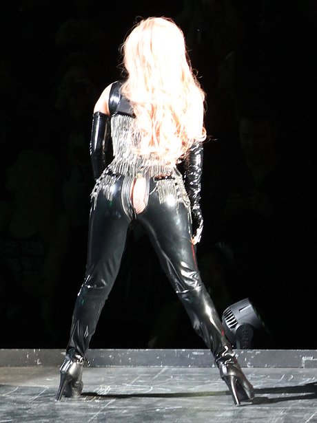 Lady Gaga splits her trousers on stage