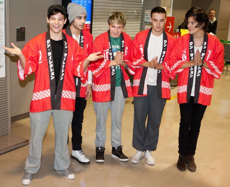 One Direction wearing Japanese traditional kimonos
