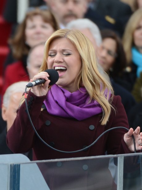 Kelly Clarkson singing At President Obama Inauguration Ceromony