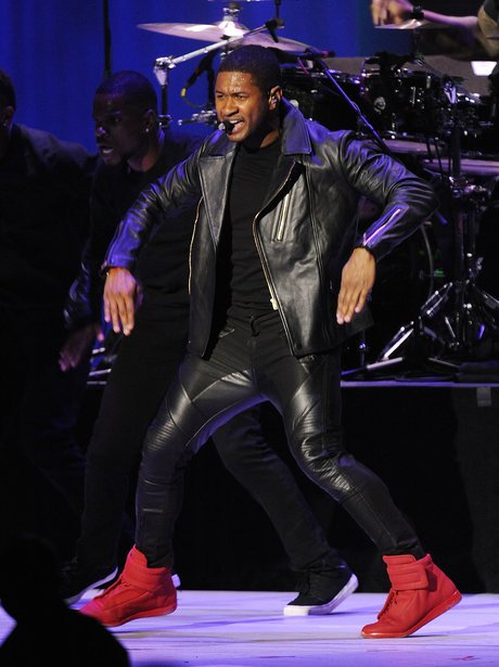 Usher performs live at an Obama concert