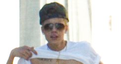 Justin Bieber Flashes Abbs 