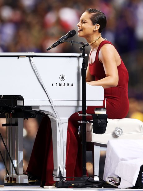 Alicia Keys sings National Anthem at the Super Bowl 2013