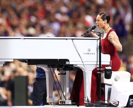 alicia keys sings national anthem