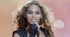 Beyonce performs at the Super Bowl 2013