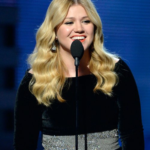 It S Definitely Happening Kelly Clarkson Promises A Collaboration With Demi Lovato Capital