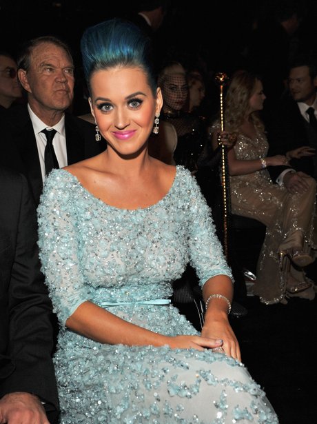 lady-gaga-and-katy-perry-photobomb-13608