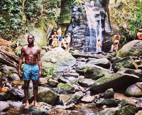 Tinie Tempah shows off his abs on holiday