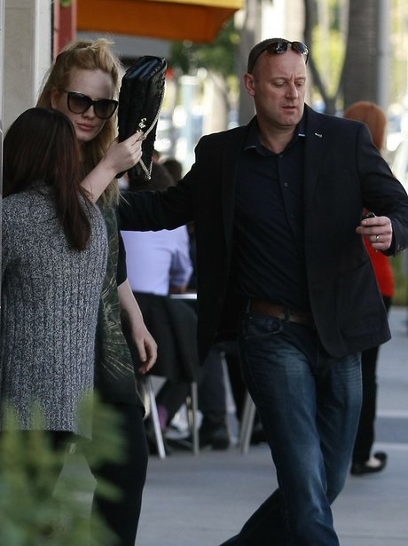 Adele Hiding From Paparazzi in Los Angeles
