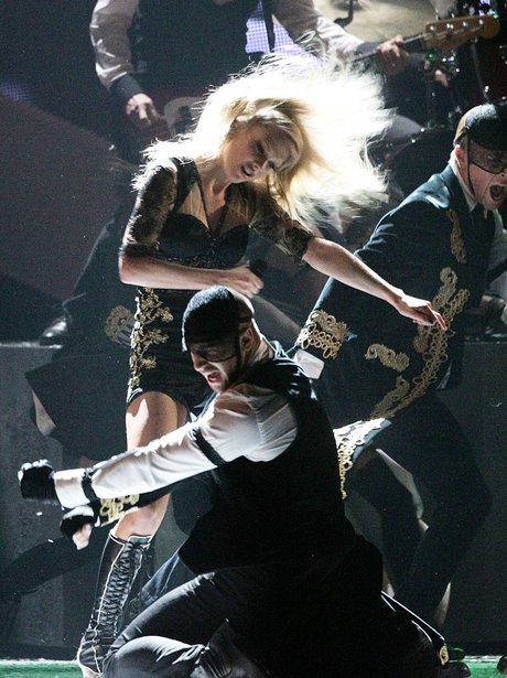 Taylor Swift sings live at the BRIT Awards 2013
