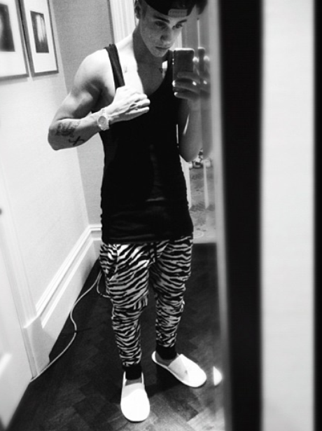Justin Bieber looking in a mirror