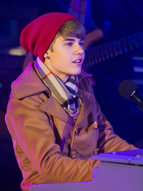 Justin Bieber wearing a beanie hat