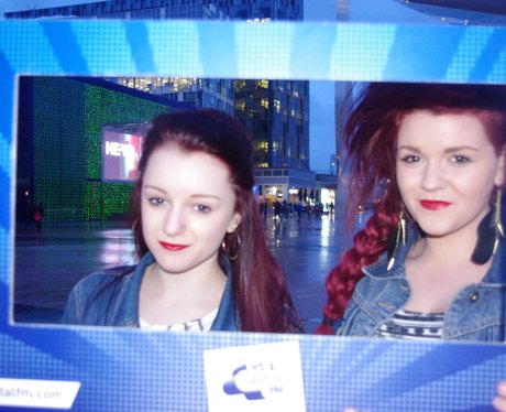 pictures of fans at Ne-Yo's gig at the O2