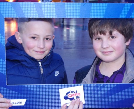 pictures of fans at Ne-Yo's gig at the O2