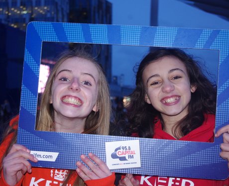 pictures of fans at Ne-Yo's gig at the O2