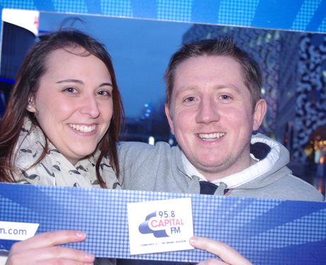 pictures of fans at Ne-Yo's gig at the O2