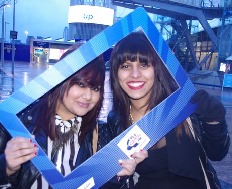 pictures of fans at Ne-Yo's gig at the O2