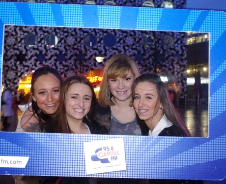 pictures of fans at Ne-Yo's gig at the O2