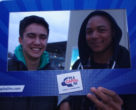 pictures of fans at Ne-Yo's gig at the O2