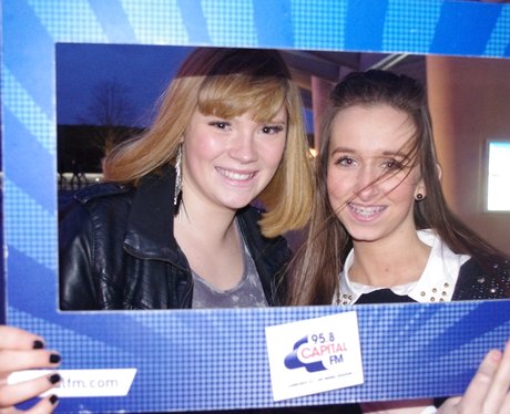 pictures of fans at Ne-Yo's gig at the O2