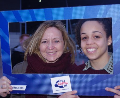 pictures of fans at Ne-Yo's gig at the O2