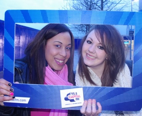 pictures of fans at Ne-Yo's gig at the O2